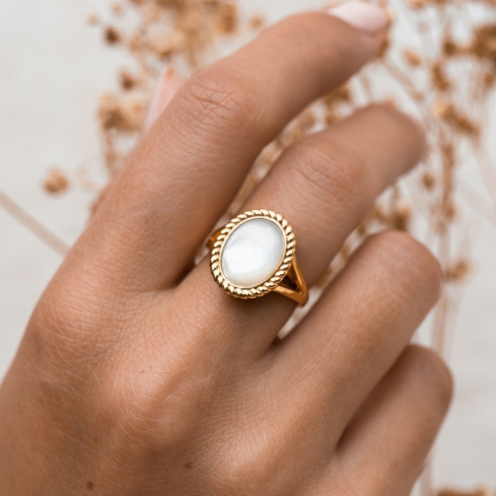 Linjer Vintage Mother of Pearl Ring Elisabeth Gold Size 7/8